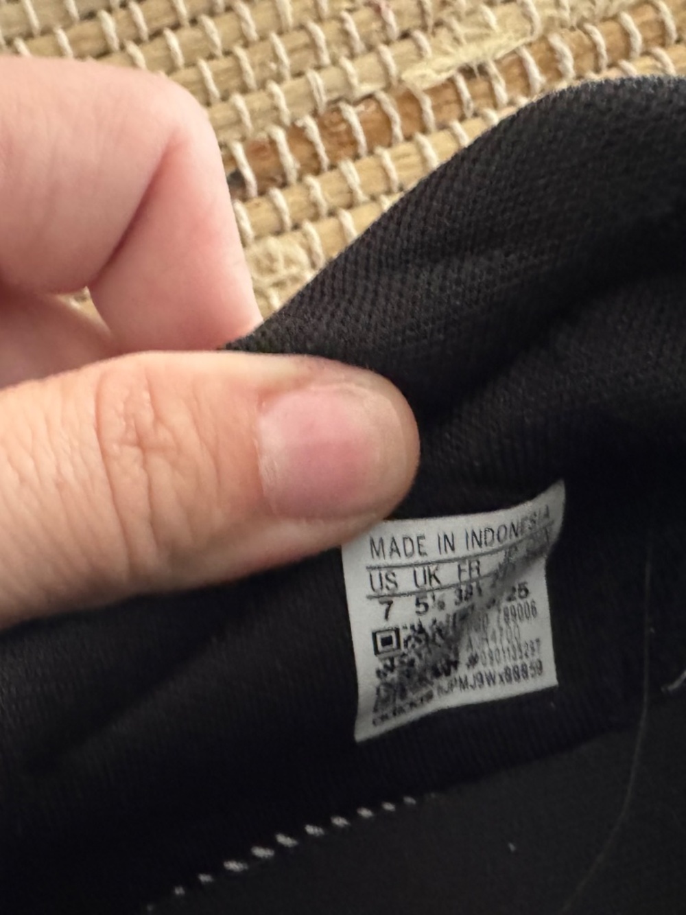 NEW:Black Adidas Shoes - Picture 8 of 8